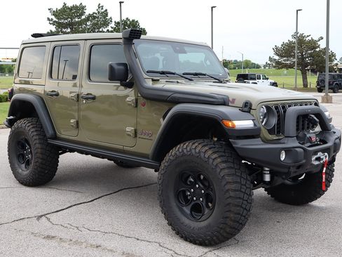New 2025 Jeep Wrangler Unlimited Rubicon w/ Technology Group image 5
