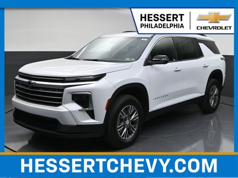 New 2026 Chevrolet Traverse LT w/ Driver Confidence Package FWD image 1