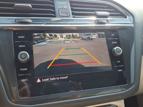 Certified 2023 Volkswagen Tiguan SE R-Line FWD image 23