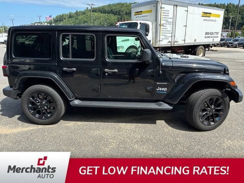 Used 2022 Jeep Wrangler Unlimited Sahara w/ Cold Weather Group AWD/4WD image 6