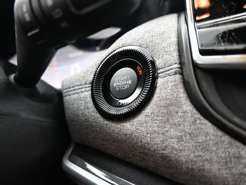 Used 2025 Jeep Compass Latitude image 28