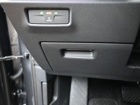 New 2026 Volkswagen Tiguan SE image 16