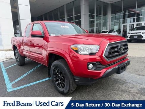 Used 2022 Toyota Tacoma SR5 w/ SR5 Appearance Package (SM) image 1
