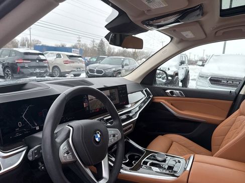 Used 2024 BMW X7 xDrive40i w/ Climate Comfort Package image 10