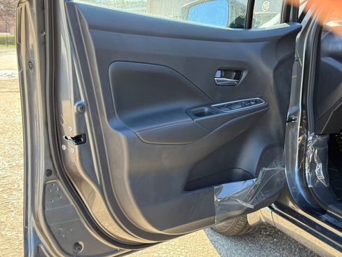 New 2025 Nissan Versa SR w/ Trunk Package image 19