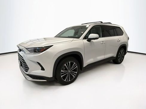 Certified 2025 Toyota Grand Highlander AWD Hybrid image 3