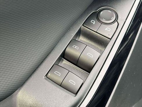 Used 2025 Chevrolet Equinox LT w/ Convenience Package II image 17