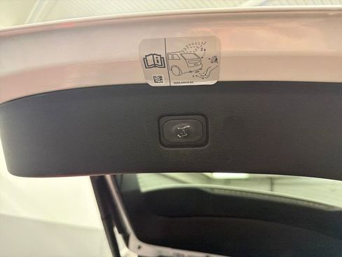 Used 2018 Ford Edge Titanium w/ Equipment Group 302A AWD/4WD image 12