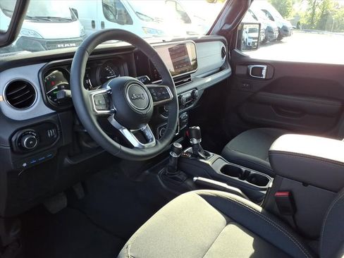 Certified 2025 Jeep Wrangler Unlimited Sahara AWD/4WD image 7