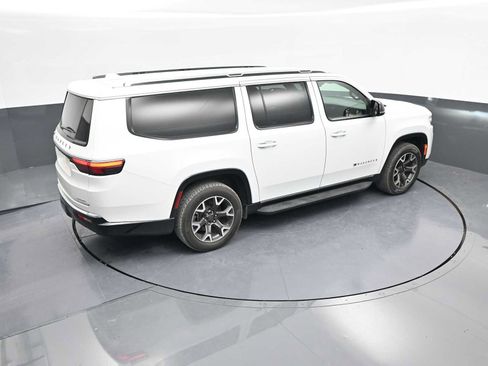 Used 2023 Jeep Wagoneer L Series III w/ Preferred Equipment Group image 35