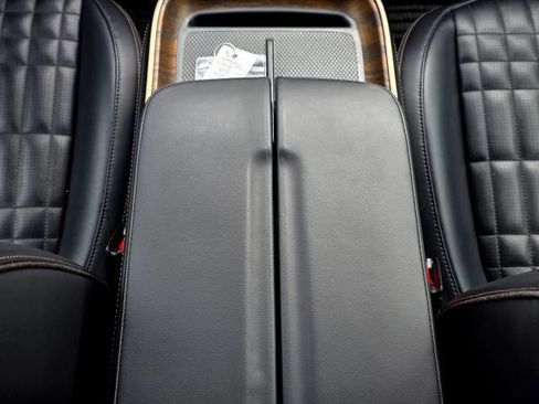 Used 2025 Rivian R1S Premium AWD/4WD image 26