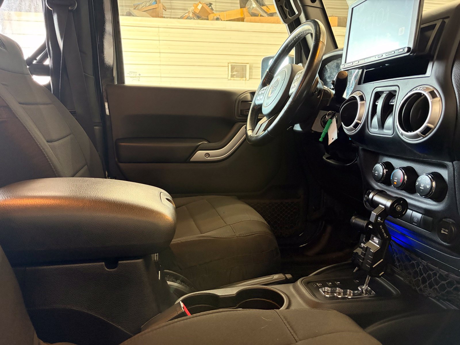 Used 2016 Jeep Wrangler Rubicon w/ Power Convenience Group AWD/4WD image 24