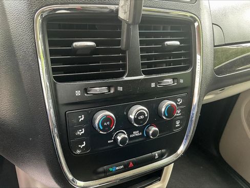 Used 2015 Dodge Grand Caravan SE w/ Quick Order Package 29E SE FWD image 15