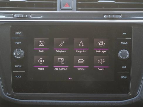 Used 2024 Volkswagen Tiguan SE R-Line FWD image 10