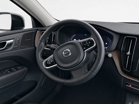 Certified 2024 Volvo XC60 B5 Plus w/ Protection Package Premier AWD/4WD image 17