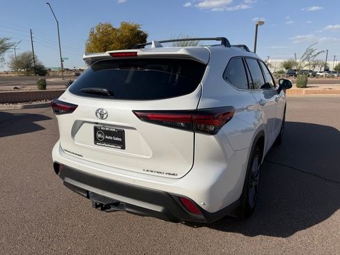 Used 2024 Toyota Highlander Limited image 5