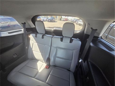 Used 2021 Ford Explorer XLT w/ Equipment Group 202A RWD image 10