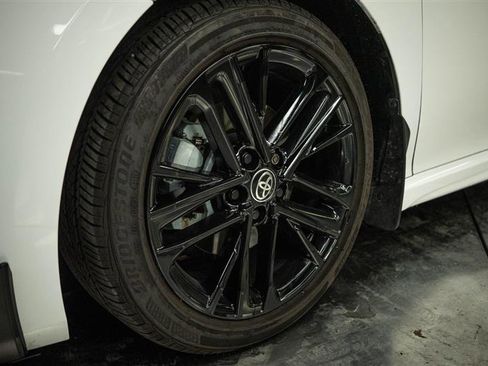 Used 2025 Toyota Camry SE w/ Convenience Package image 3