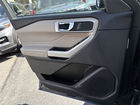 Used 2022 Ford Explorer XLT w/ Equipment Group 202A image 34