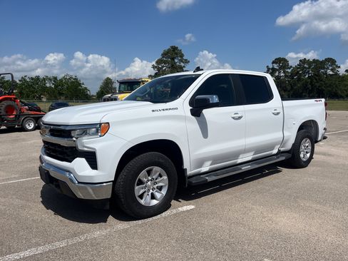 Used 2024 Chevrolet Silverado 1500 LT AWD/4WD image 4