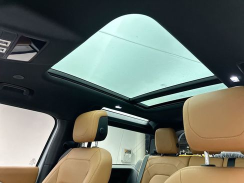 Certified 2023 Land Rover Defender 90 V8 image 7