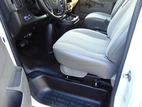 Used 2022 GMC Savana 3500 w/ Power Convenience Package image 5