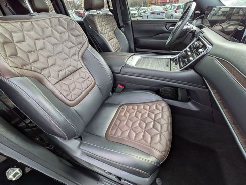 Used 2025 Nissan Armada Platinum Reserve image 27