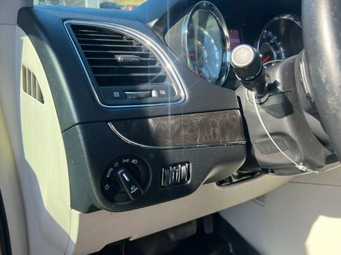 Used 2016 Chrysler Town & Country Touring w/ Driver Convenience Group FWD image 20