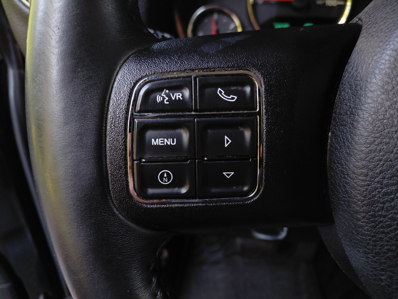 Used 2015 Jeep Wrangler Unlimited Sahara w/ Dual Top Group AWD/4WD image 5