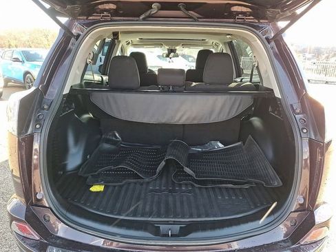Used 2018 Toyota RAV4 XLE image 31