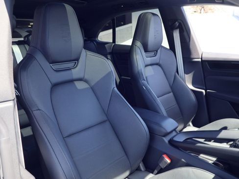 Certified 2025 Porsche Macan Electric RWD image 23