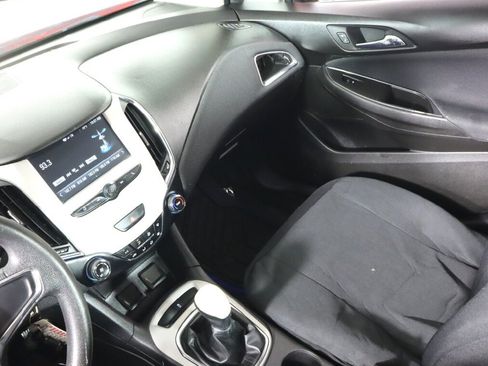 Used 2018 Chevrolet Cruze LS image 24
