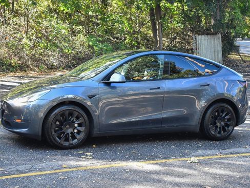 Used 2021 Tesla Model Y Long Range image 2