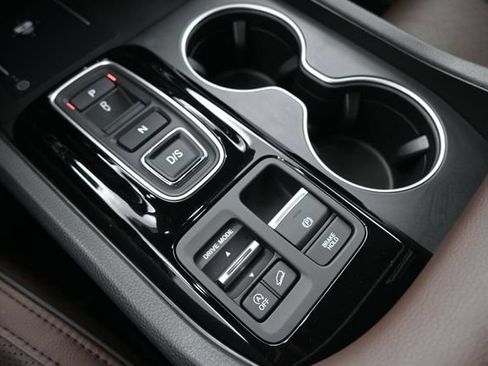 Used 2025 Honda Pilot Elite image 4