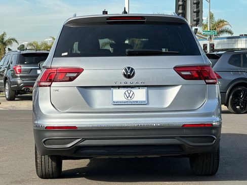 Certified 2022 Volkswagen Tiguan SE w/ Panoramic Sunroof Package image 6