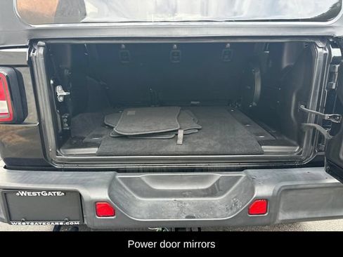 Used 2018 Jeep Wrangler Unlimited Sahara AWD/4WD image 27