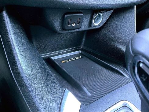 Used 2023 Chevrolet Traverse LT image 12