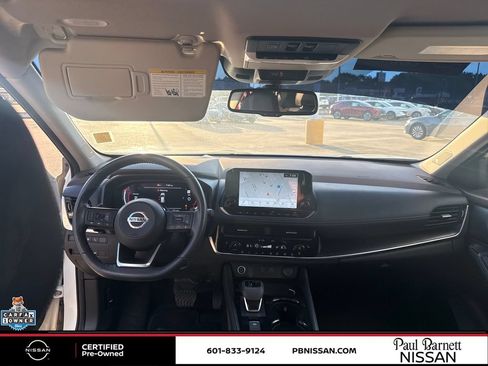 Certified 2021 Nissan Rogue Platinum FWD image 32