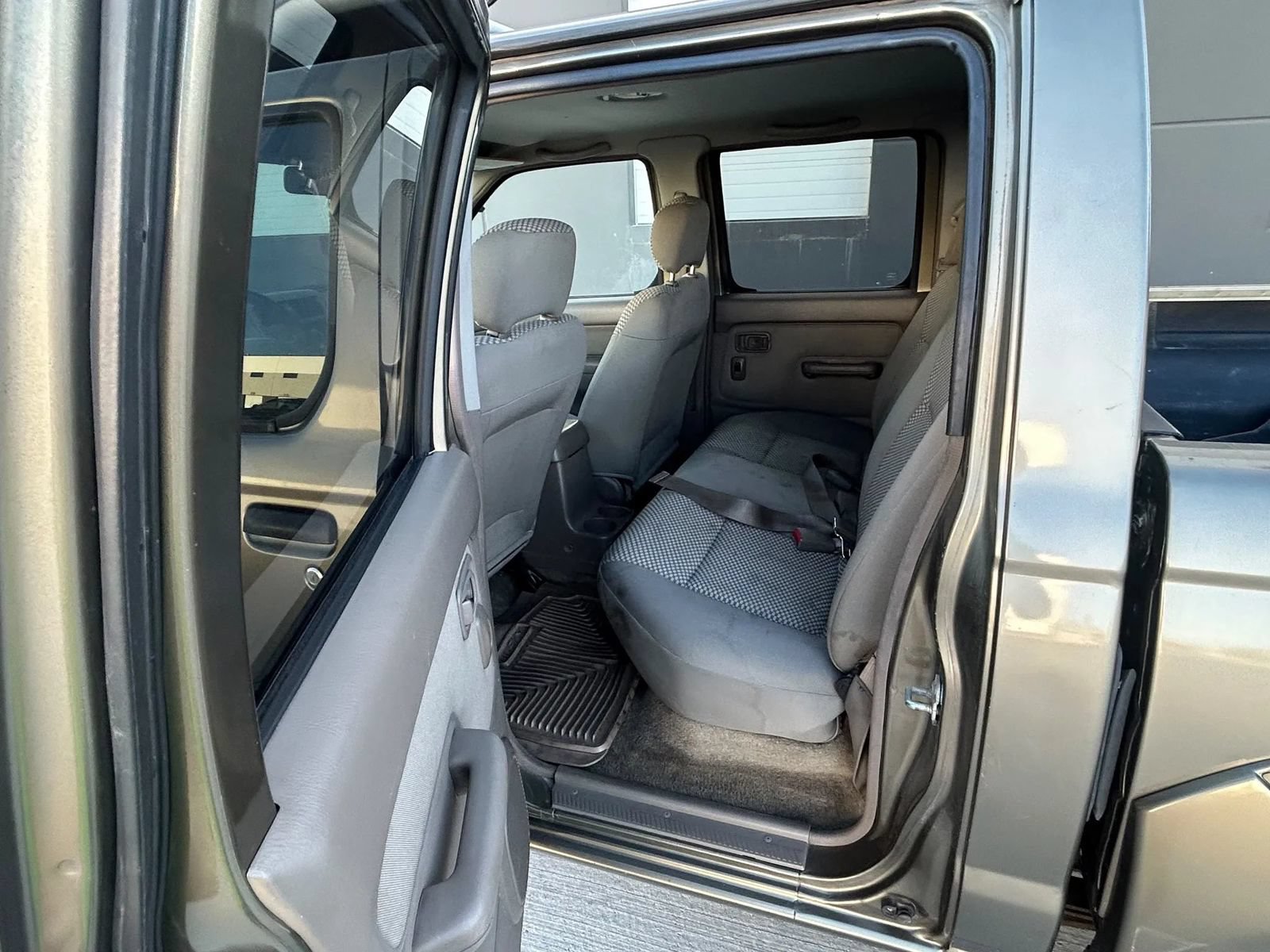 Used 2001 Nissan Frontier SE AWD/4WD image 10