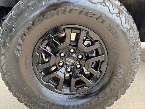 Used 2025 Ford Bronco Raptor AWD/4WD image 18