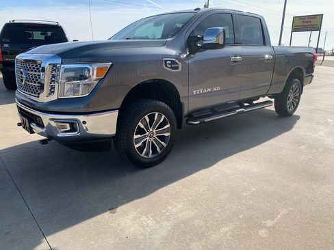 Used 2016 Nissan Titan SL image 3