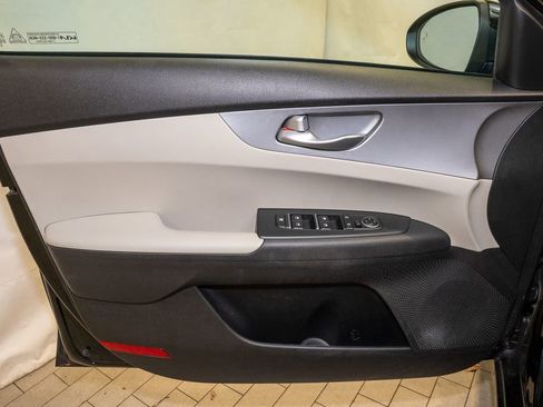 Used 2023 Kia Forte LXS w/ LXS Technology Package image 10