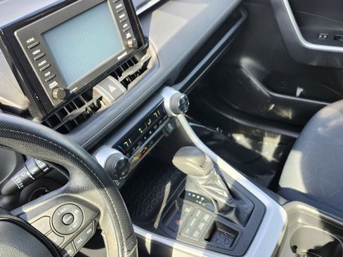 Used 2021 Toyota RAV4 XLE w/ Carpet Mat Package (TMS) image 28