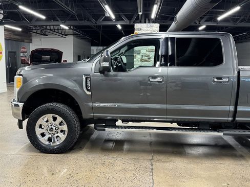 Used 2017 Ford F250 Lariat w/ Chrome Package AWD/4WD image 5