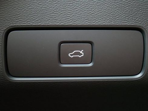 Used 2026 Volvo XC40 B5 Plus AWD/4WD image 16