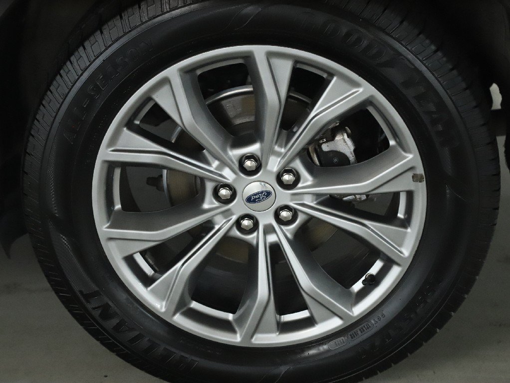 Used 2022 Ford Explorer Limited w/ Equipment Group 301A AWD/4WD image 41