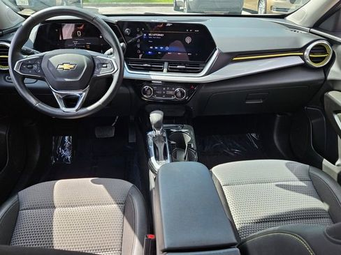 Used 2024 Chevrolet Trax LT w/ Driver Confidence Package image 7