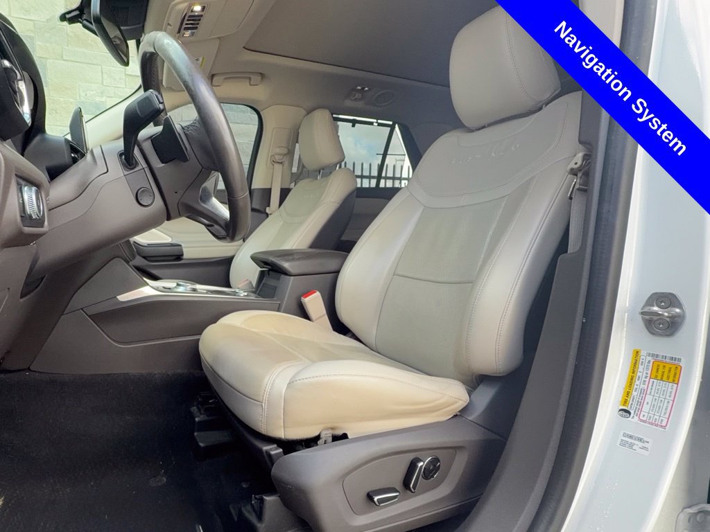 Used 2020 Ford Explorer Platinum w/ Premium Technology Package AWD/4WD image 4
