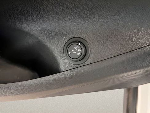Used 2019 Buick Envision Essence FWD image 14
