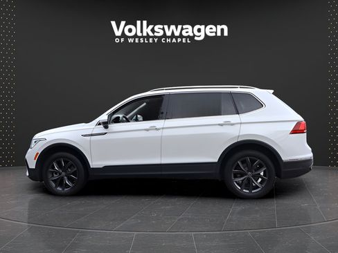 Certified 2023 Volkswagen Tiguan SE w/ Panoramic Sunroof Package FWD image 5